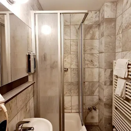 Hotel Zentrum 2*